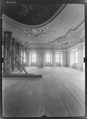 Zittau. Ehem. Franziskanerkloster. Heffterbau (1652/1662; M. Pötzsch). Großer Saal (ehem. Bibliothekssaal) mit Deckengemälde (Vorstellung der Pandora durch Jupiter)