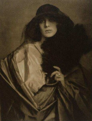 Dame mit Fächer
