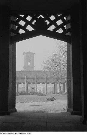 Blick vom Grassimuseum auf den Turm der Johanniskirche
