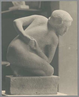 Kauernde, 1914, Kalkstein