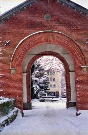 Alter Friedhof: Torhaus mit Blick in Richtung Bahnhofstraße