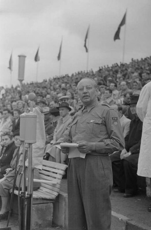 Internationales Leichtathletik-Sportfest im Walter-Ulbricht-Stadion : Ansprache von Luitpold Steidle