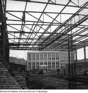 Pädagogische Hochschule; Bau der Sporthalle; Mensa mit Studenten; Innenansicht; Innenhof