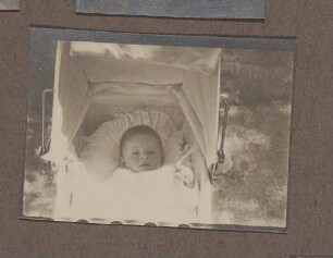Christoph Zimmer als Baby im Kinderwagen