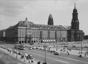 Dresden-Altstadt. Altmarkt mit Wohn- und Geschäftshäusern (Nr. 2-6) und Kreuzkirche