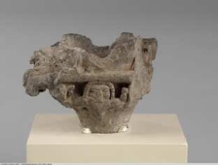 Gefäßfragment mit Reliefdekor