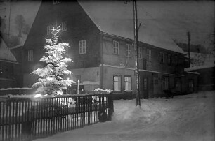 Gasthof "6 Linden" mit Fleischerei und Weihnachtsbaum