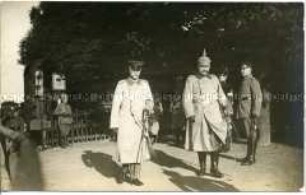 Hindenburg und ein Militär auf einem Bahnhof