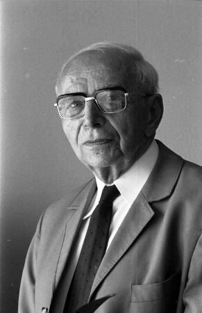 85. Geburtstag des Gründers der volkswirtschaftlichen Studienrichtung an der Universität Karlsruhe Prof. Dr. Rolf Fricke