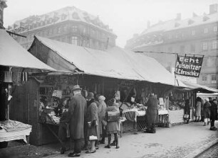 Dresden. Weihnachtsmarkt auf dem Neumarkt