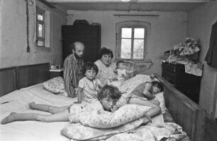 Ludewigs Bett. Sonntagmorgen