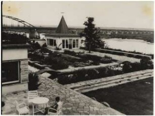 Zuckerraffinerie Fr. Meyers Sohn, Tangermünde: Sitzplatz mit Blick auf die Elbe