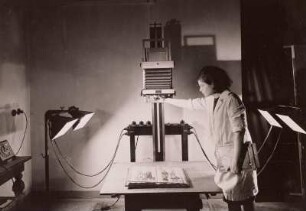 Reprogerät in der Fotowerkstatt der Deutschen Fotothek : Dresden. Reprogerät in der Fotowerkstatt der Deutschen Fotothek.