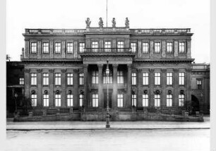 Blick auf das Kronprinzen-Palais