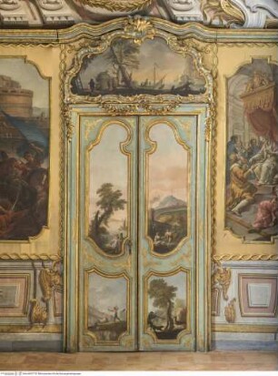 Tür mit Landschaftsdarstellungen und Figuren