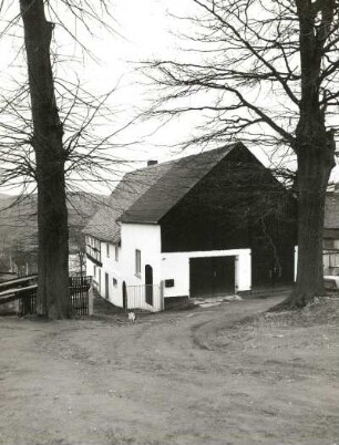Augustusburg-Erdmannsdorf, Chemnitzer Straße 60. Wohnstallhaus (um 1700). Straßenansicht mit Giebelseite