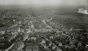 Stadtteilansicht mit Meißner Straße, Altkötzschenbroda und Friedenskirche gegen Radebeul-Ost und Elbe