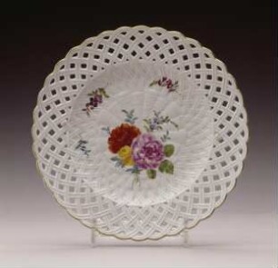 Sechs Dessertteller mit Blumendekor und durchbrochener Fahne — Kat. Nr. 245