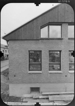 Dresden-Loschwitz, Wachbergstraße 6. Altersheim der Christengemeinschaft Rudolf Frieling e.V. (Einweihung 01.04.1986). Giebelfront (Teilansicht)