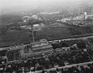 Luftaufnahme, Blick von Süd-Westen auf das Kraftwerk Rudow am Teltowkanal. Berlin-Rudow, Minzeweg