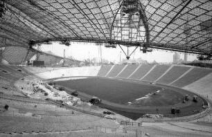 München: Olympiastadion mit Dachkonstruktion