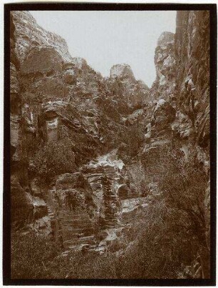Schlucht von el-chazne v. N [Petra]