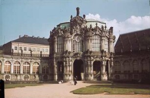 Dresden-Altstadt. Zwinger (1709-1728; M. D. Pöppelmann, B. Permoser). Stadtpavillon (Glockenspielpavillon, 1719-1723)