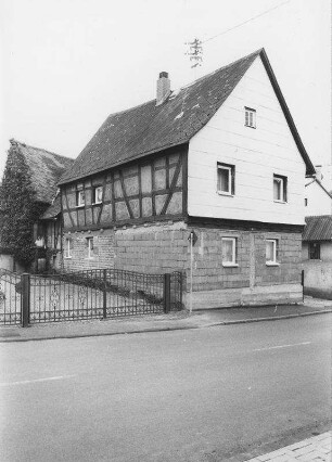 Waldsolms, Oberquembacher Straße 6