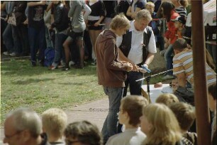 Kindervogelschießen: Abgabe eines abgeschossenen Teils