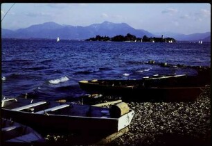 Gstadt: Blick auf die Insel Frauenchiemsee von Gstadt