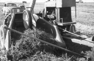 Gezogener Feldhäcksler mit Aufbaumotor