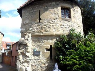Stadtbefestigung - Wehrturm (Bürgerturm)-Ansicht von Süden mit verschiedenen Schießscharten (Schlüsselloch- und Hakenscharte)