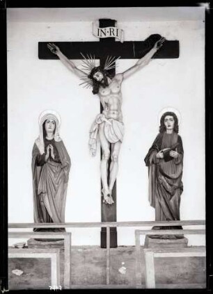 Friedhofkapelle; Kreuzgruppe