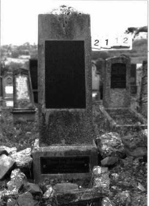 Grabstein 2112 (Index: 100097050) Maße HxBxT: 159x47x23 cm: Grabstein 2112