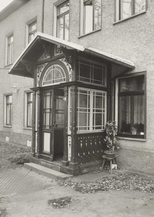 Radeburg, Wohnhauseingang : Radeburg. Wohnhaus. Bahnhofstraße 6. Um 1900. Windfang