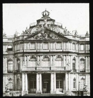Neues Schloß, Mitteltrakt