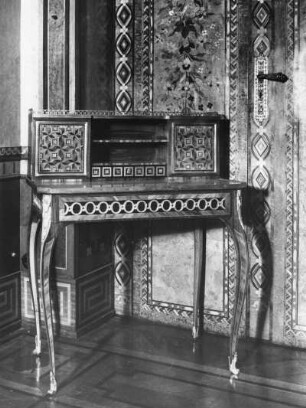 Schloß Sigmaringen, Badischer Salon, Poudreuse-Tischchen