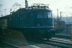 Stuttgart Hbf. Wartegruppe Vorortgleise Lok 118 017 Eilzug AA-S
