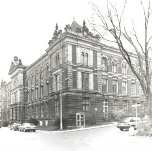 Reichenbach (Vogtland), Heinrich-Heine-Straße 12/Ecke Schillerstraße. Amtsgericht (um 1890). Eckansicht