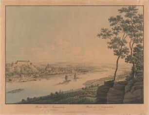 Ansicht der Stadt Pirna über die Elbe gesehen, kolor. Konturenstich, um 1830 : Pirna und Sonnenstein mit seinen Umgebungen = Pirna et Sonnenstein avec ses Environs / n. d. Nat. gez. u. gest. C. A. Richter. - Dresden : A. Lawrence , [um 1830]. - 1 Kunstbl. : kolor. Stich ; 48 x 34 cm