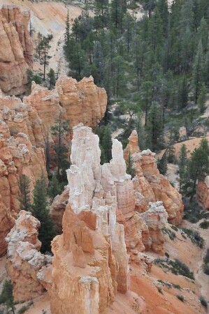Felsen im Bryce Canyon Nationalpark : Blick vom Inspiration Point im Bryce Canyon Nationalpark am Abend auf die Felsenformationen, aufgenommen am 17. August 2012