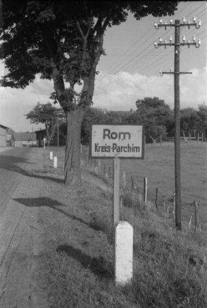 Rom, Kreis Parchim: Ortsschild