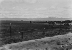 Landwirtschaft : Landwirtschaftliche Anbauflächen am Fuße eines Gebirges in Brasilien.