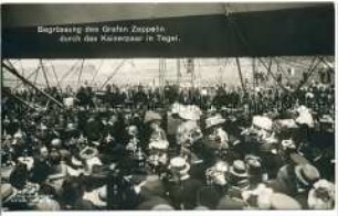 Das Kaiserpaar begrüßt Graf Zeppelin nach der Landung in Tegel
