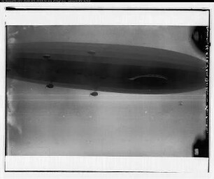 Berlin-Staaken, Luftschiff Zeppelin 126 über Berlin-Staaken