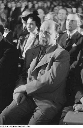 Portrait Walter Ulbrichts im Publikum der Bachfeier