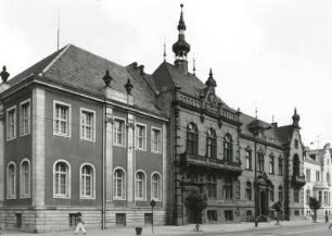 Cottbus, Bahnhofstraße/Ecke Rudolf-Breitscheid-Straße. Verwaltungsgebäude und Arbeitsamt. Straßenansicht