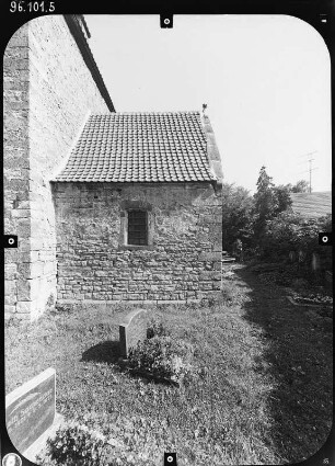 Hausen (Wipfratal-Hausen). Filialkirche St. Nikolaus (Baubeginn 12. Jh.). Chor (13./14. Jh.) von Süden