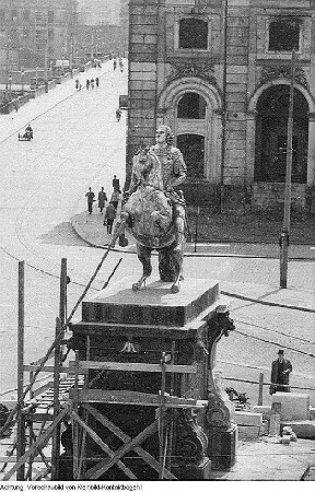 Dresden, Neustädter Markt. Wiederaufbau des "Goldenen Reiters", 1955