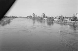 Auf der Eisenbahnbrücke bei Magdeburg